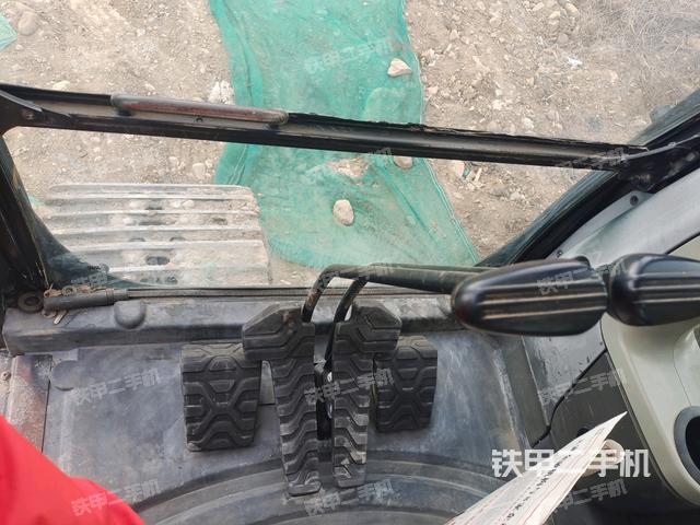 右側(cè)玻璃角標(biāo)(駕駛室部分) 右側(cè)玻璃角標(biāo)(駕駛室部分)