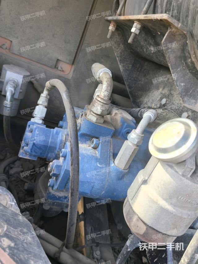 液壓泵艙室正面整體(整機(jī)外觀) 液壓泵艙室正面整體(整機(jī)外觀)