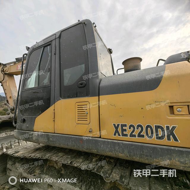 駕駛室左前45度(駕駛室部分) 駕駛室左前45度(駕駛室部分)