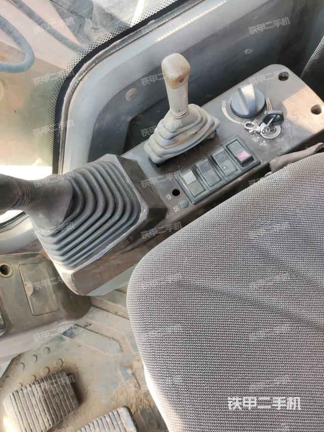 座椅右側(cè)控制臺/鑰匙門/油門/含右手柄（駕駛室部分）