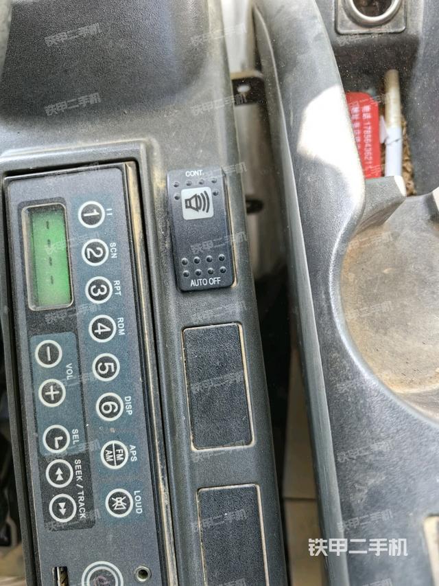 座椅左側控制臺/音響/含左手柄(駕駛室部分) 座椅左側控制臺/音響/含左手柄(駕駛室部分)