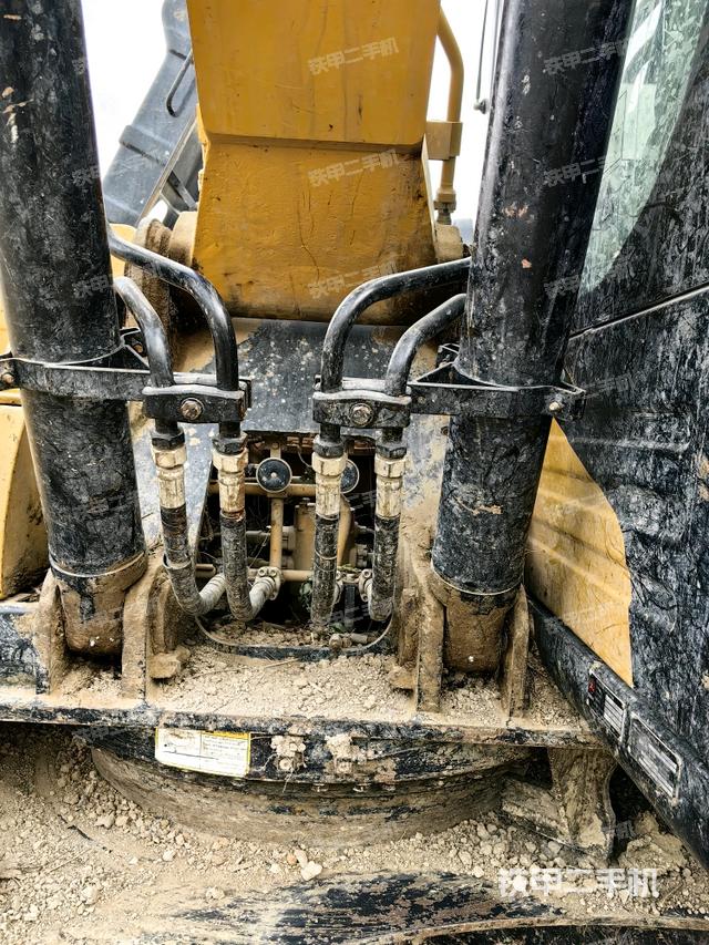 大臂油缸整體?豎拍（工作和回轉(zhuǎn)裝置）