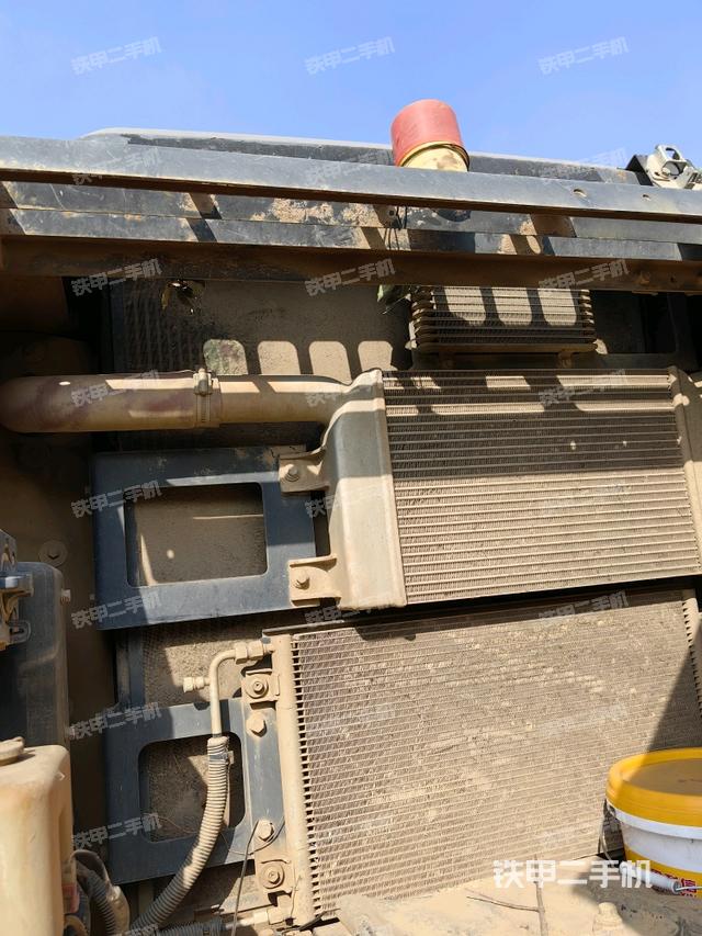 散熱器正面(大件艙室) 散熱器正面(大件艙室)