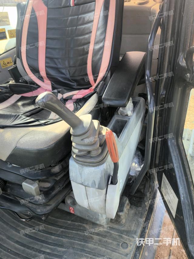 座椅右側(cè)控制臺(tái)/鑰匙門/油門/含右手柄(駕駛室部分) 座椅右側(cè)控制臺(tái)/鑰匙門/油門/含右手柄(駕駛室部分)