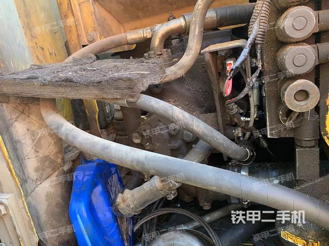 液壓泵艙室正面整體（整機(jī)外觀）