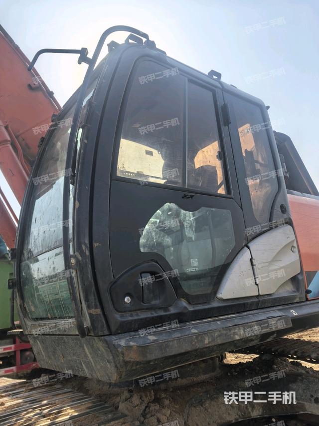 駕駛室左前45度(駕駛室部分) 駕駛室左前45度(駕駛室部分)