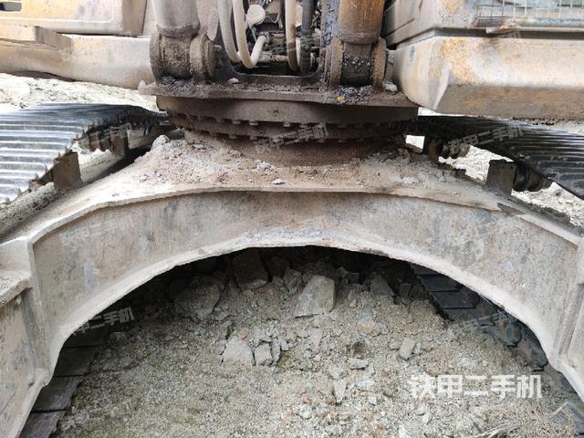 轉(zhuǎn)盤和下車架正前（工作和回轉(zhuǎn)裝置）