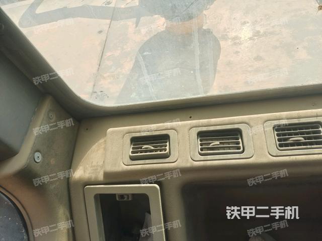 右側(cè)玻璃角標(駕駛室部分) 右側(cè)玻璃角標(駕駛室部分)