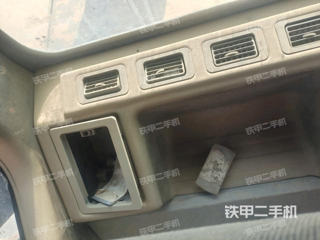 左后方玻璃角標(駕駛室部分) 左后方玻璃角標(駕駛室部分)
