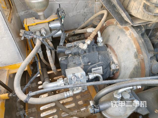 液壓泵艙室正面整體(整機(jī)外觀) 液壓泵艙室正面整體(整機(jī)外觀)