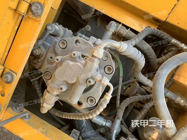 液壓泵艙室正面整體(整機(jī)外觀) 液壓泵艙室正面整體(整機(jī)外觀)