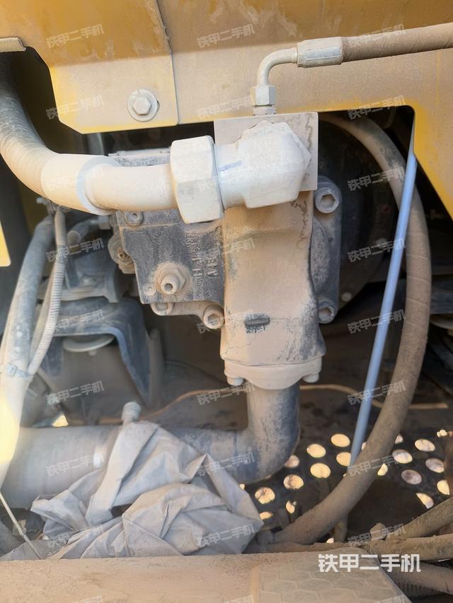 液壓泵艙室正面整體(整機(jī)外觀) 液壓泵艙室正面整體(整機(jī)外觀)