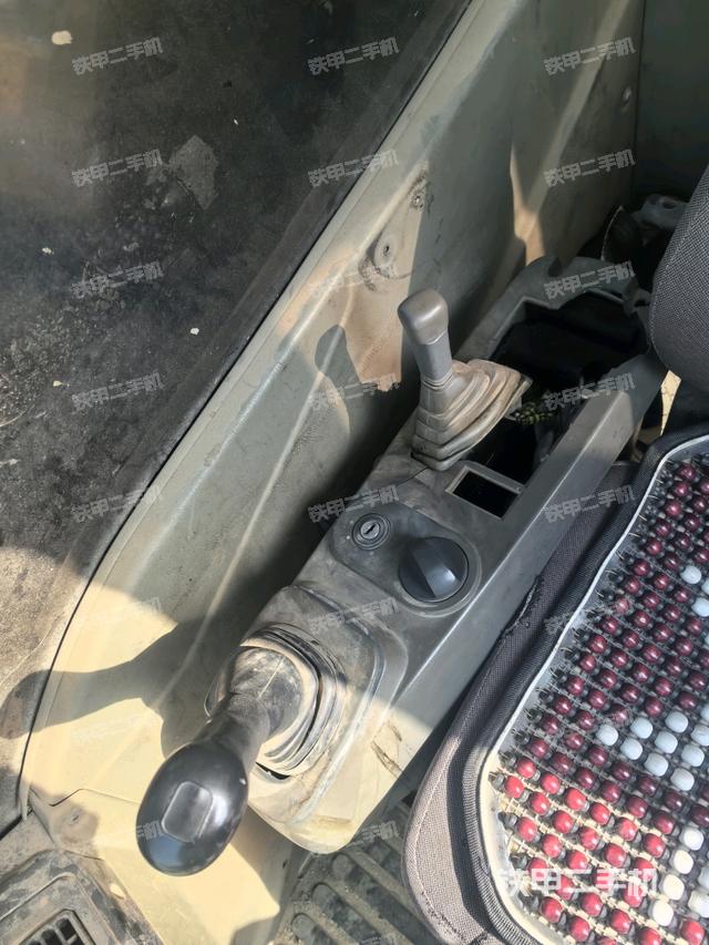 座椅右側(cè)控制臺/鑰匙門/油門/含右手柄（駕駛室部分）