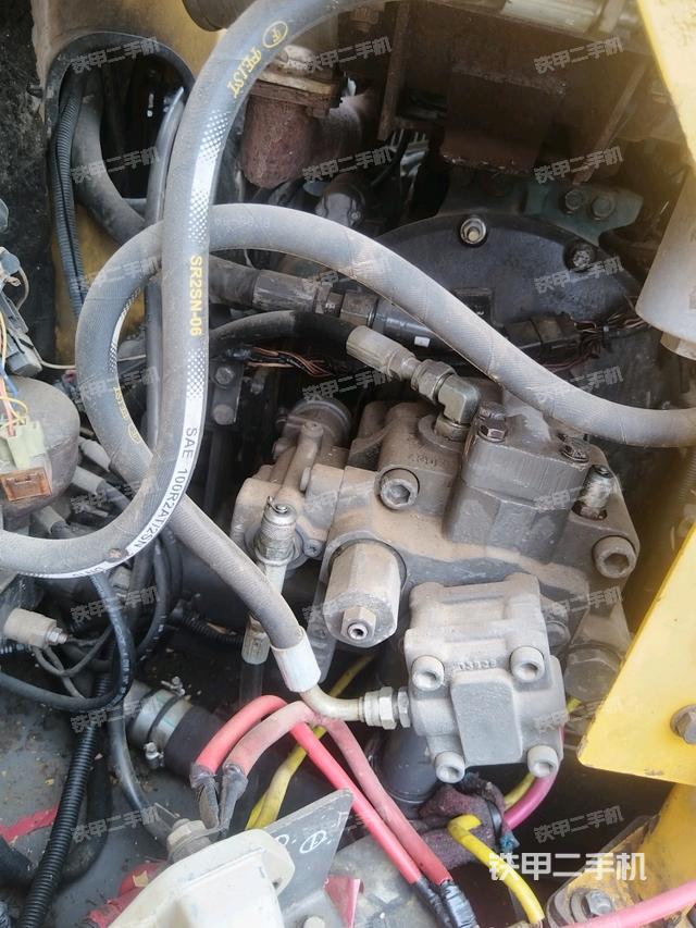 液壓泵艙室正面整體（整機(jī)外觀）