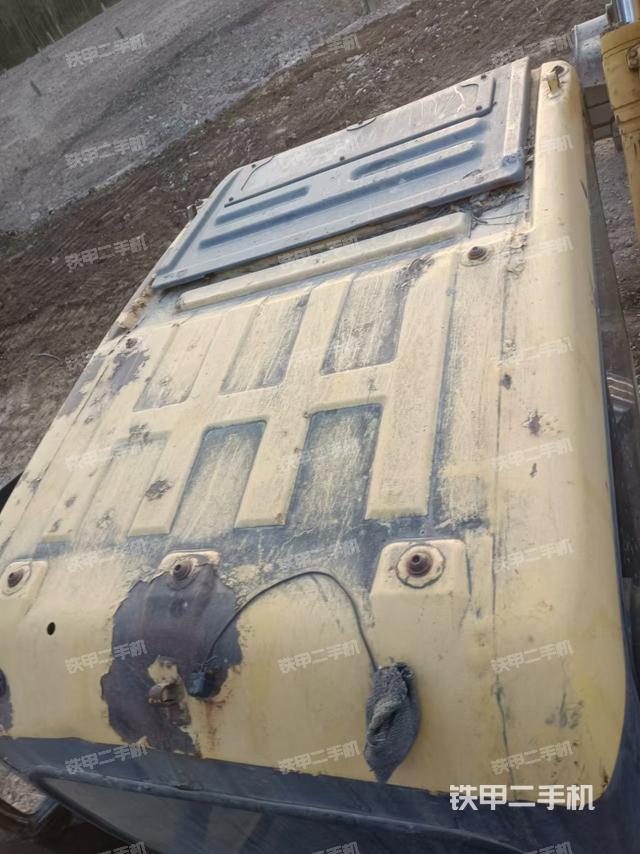 駕駛室頂部（整機外觀）