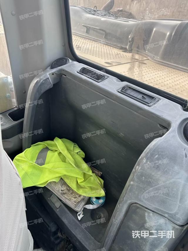 座椅右側(cè)控制臺/鑰匙門/油門/含右手柄（駕駛室部分）