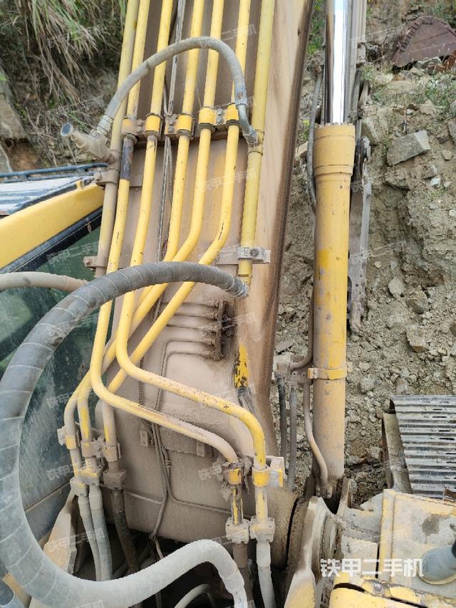 大臂背部俯視（工作和回轉(zhuǎn)裝置）