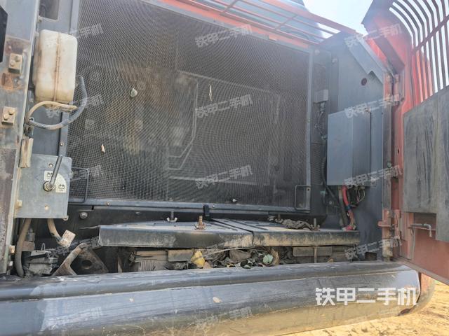 散熱器正面(大件艙室) 散熱器正面(大件艙室)