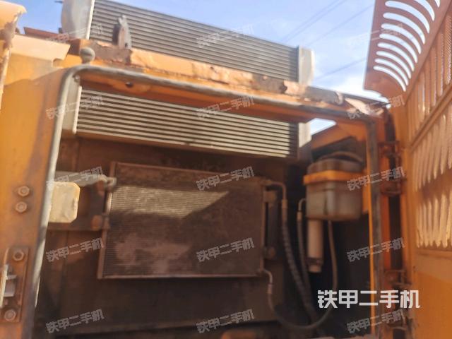 散熱器正面(大件艙室) 散熱器正面(大件艙室)