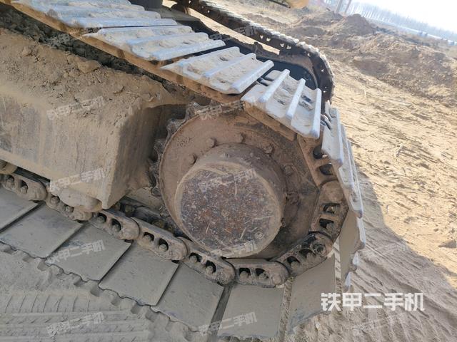 左驅(qū)動輪（行走機(jī)構(gòu)）