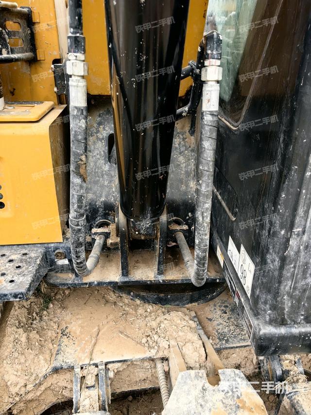 大臂根部?斜（工作和回轉(zhuǎn)裝置）