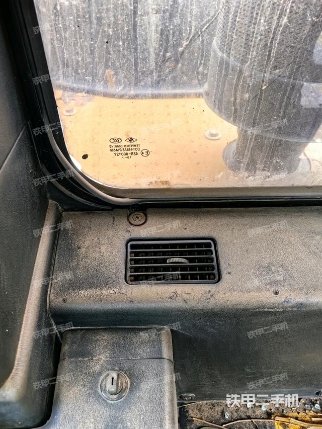 后窗玻璃角標（駕駛室部分）