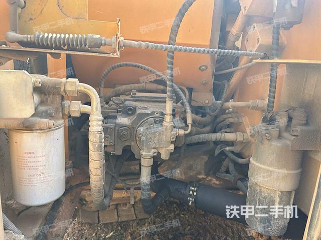 液壓泵艙室正面整體(整機(jī)外觀) 液壓泵艙室正面整體(整機(jī)外觀)