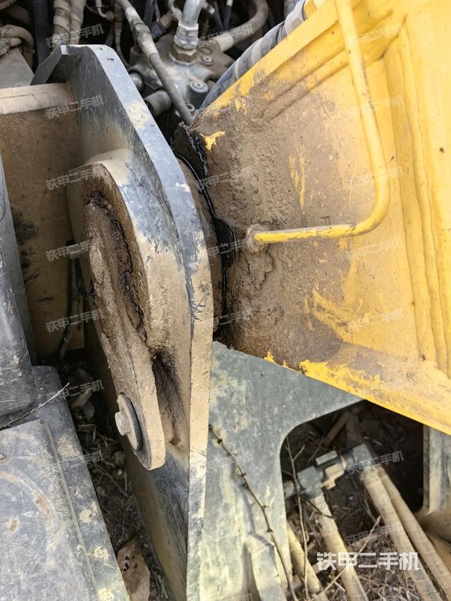 大臂根部?斜視(工作和回轉裝置) 大臂根部?斜視(工作和回轉裝置)