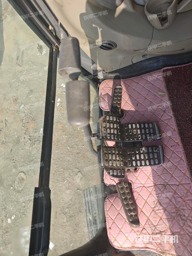 座椅右側(cè)控制臺(tái)/鑰匙門/油門/含右手柄（駕駛室部分）