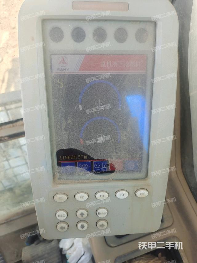 駕駛室左前45度(駕駛室部分) 駕駛室左前45度(駕駛室部分)
