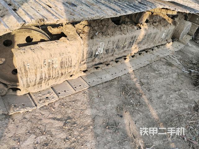 單側(cè)履帶整體(整機(jī)外觀(guān)) 單側(cè)履帶整體(整機(jī)外觀(guān))