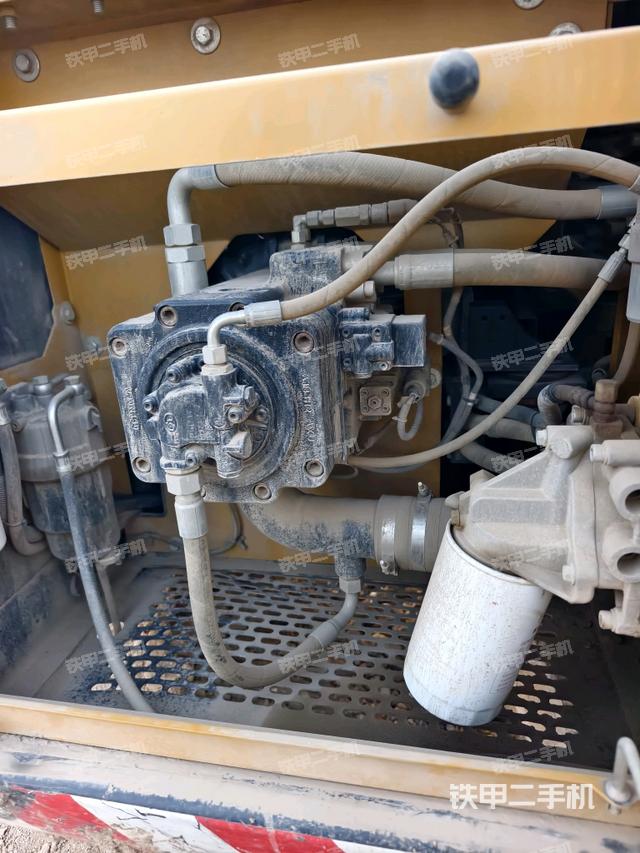 液壓泵斜45?右（大件艙室）