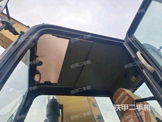 座椅右側(cè)控制臺(tái)/鑰匙門/油門/含右手柄(駕駛室部分) 座椅右側(cè)控制臺(tái)/鑰匙門/油門/含右手柄(駕駛室部分)