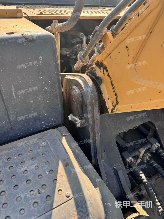 大臂根部?斜視(工作和回轉裝置) 大臂根部?斜視(工作和回轉裝置)