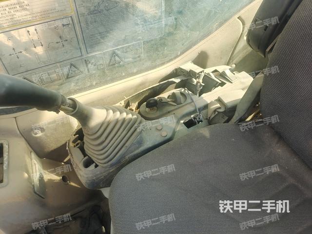 后窗玻璃角標(駕駛室部分) 后窗玻璃角標(駕駛室部分)