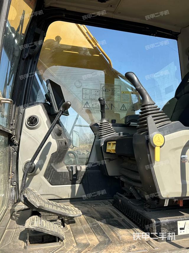 后窗玻璃角標（駕駛室部分）