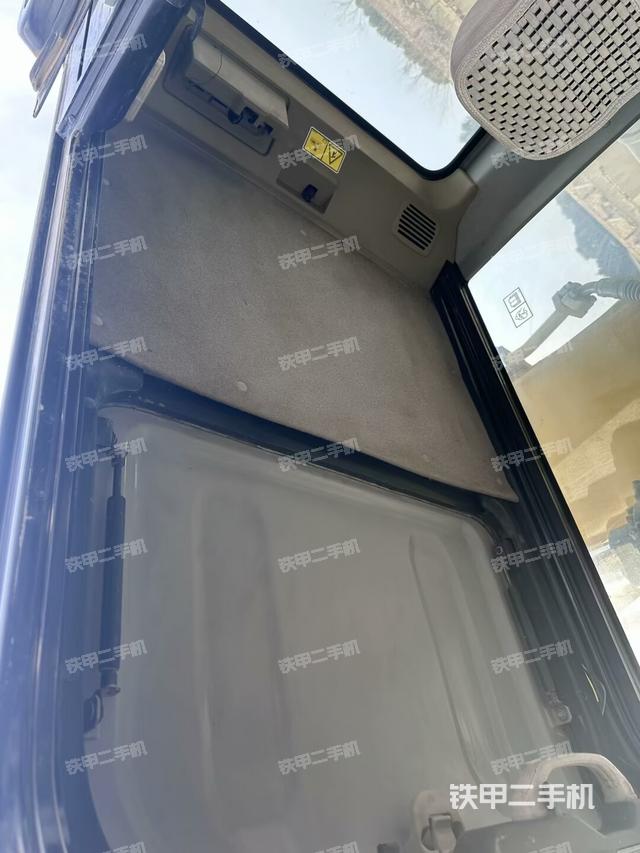 后窗玻璃角標（駕駛室部分）