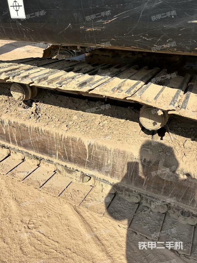 右驅(qū)動輪（行走機構(gòu)）