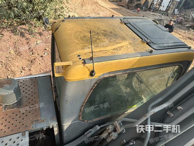 驾驶室顶部（整机外观）