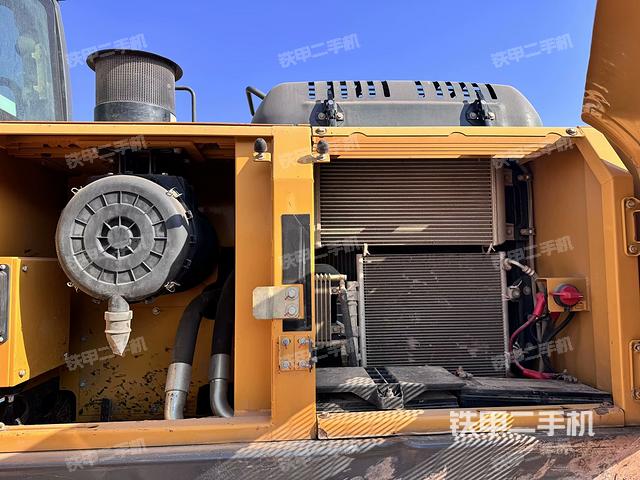 散熱器正面(大件艙室) 散熱器正面(大件艙室)