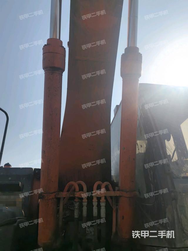 大臂油缸整體?豎拍(工作和回轉(zhuǎn)裝置) 大臂油缸整體?豎拍(工作和回轉(zhuǎn)裝置)