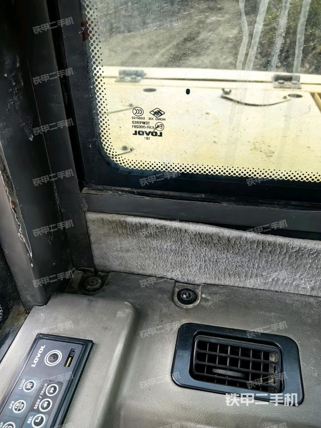 后窗玻璃角標(biāo)(駕駛室部分) 后窗玻璃角標(biāo)(駕駛室部分)
