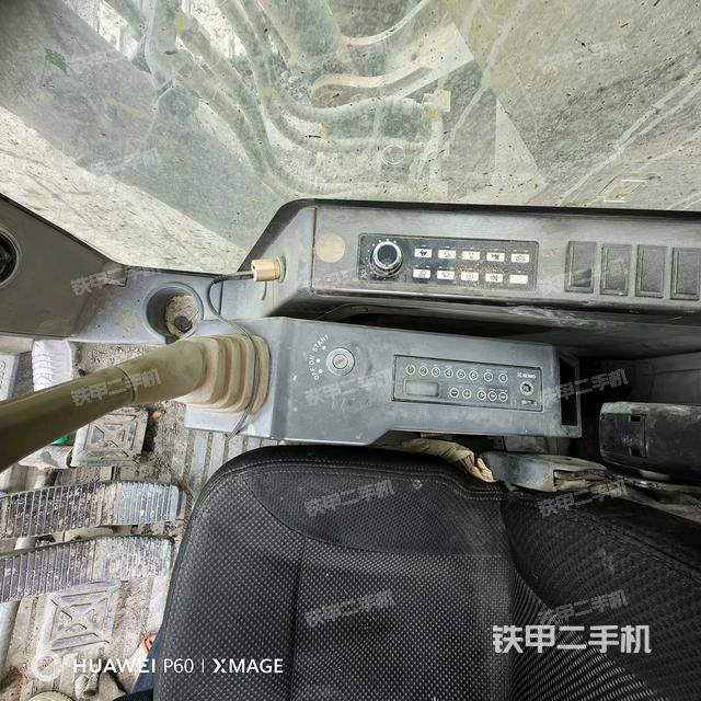 座椅左側(cè)控制臺/音響/含左手柄(駕駛室部分) 座椅左側(cè)控制臺/音響/含左手柄(駕駛室部分)