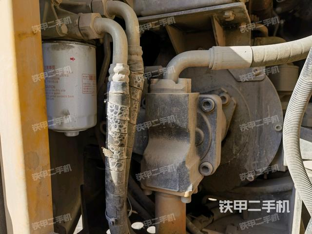 液壓泵艙室正面整體(整機(jī)外觀) 液壓泵艙室正面整體(整機(jī)外觀)