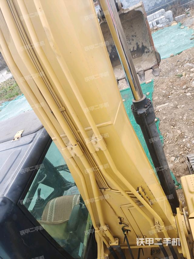 大臂背部俯視(工作和回轉(zhuǎn)裝置) 大臂背部俯視(工作和回轉(zhuǎn)裝置)