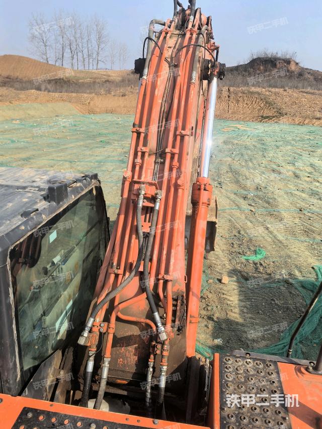 大臂背部俯視(工作和回轉(zhuǎn)裝置) 大臂背部俯視(工作和回轉(zhuǎn)裝置)