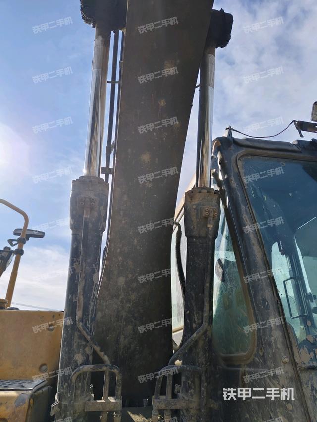 大臂油缸整體?豎拍（工作和回轉(zhuǎn)裝置）