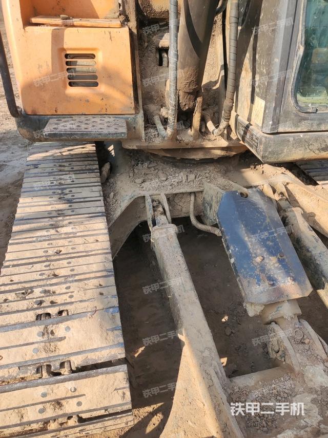 轉(zhuǎn)盤和下車架正前（工作和回轉(zhuǎn)裝置）