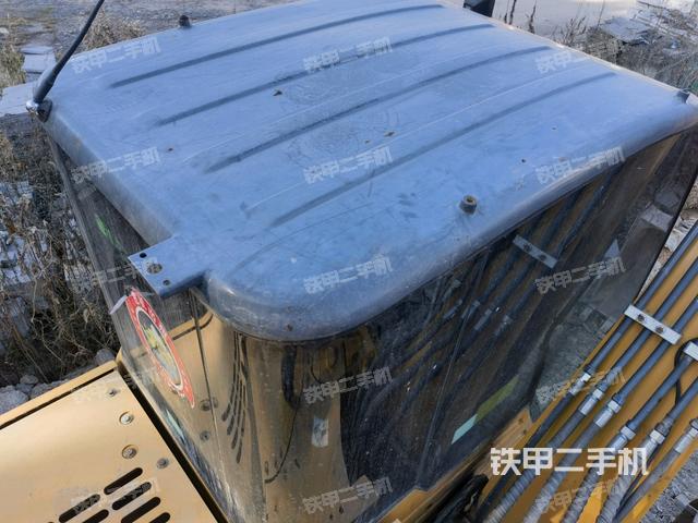 駕駛室頂部(整機外觀) 駕駛室頂部(整機外觀)
