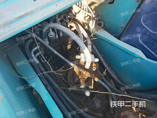 回轉(zhuǎn)馬達和主控閥（整機外觀）